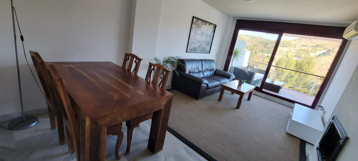 2 Bedroom Penthouse in Benahavís - Photo 35