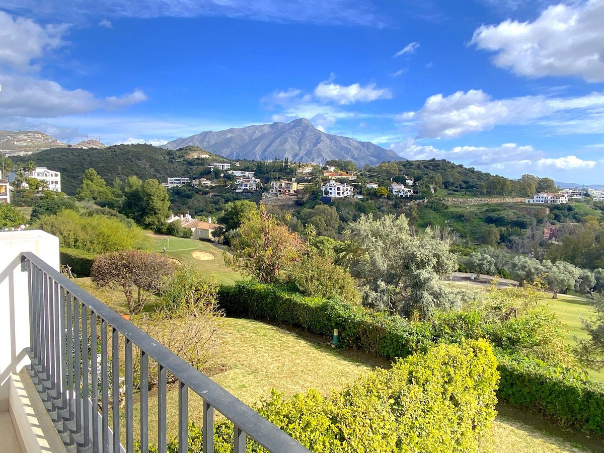 4 Bedroom Townhouse in Benahavís - Photo 33