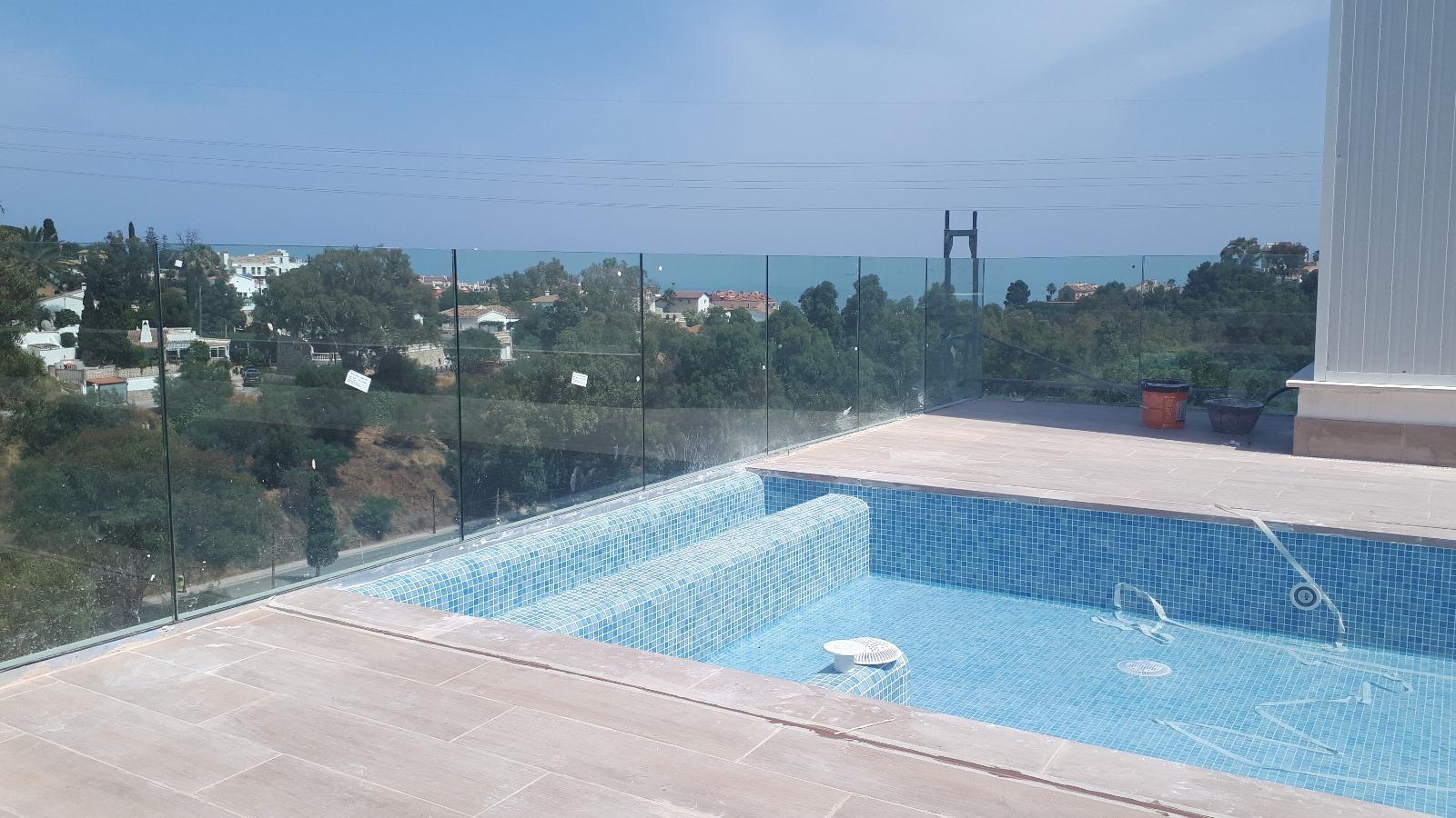 3 Bedroom Apartment in Fuengirola - Photo 2