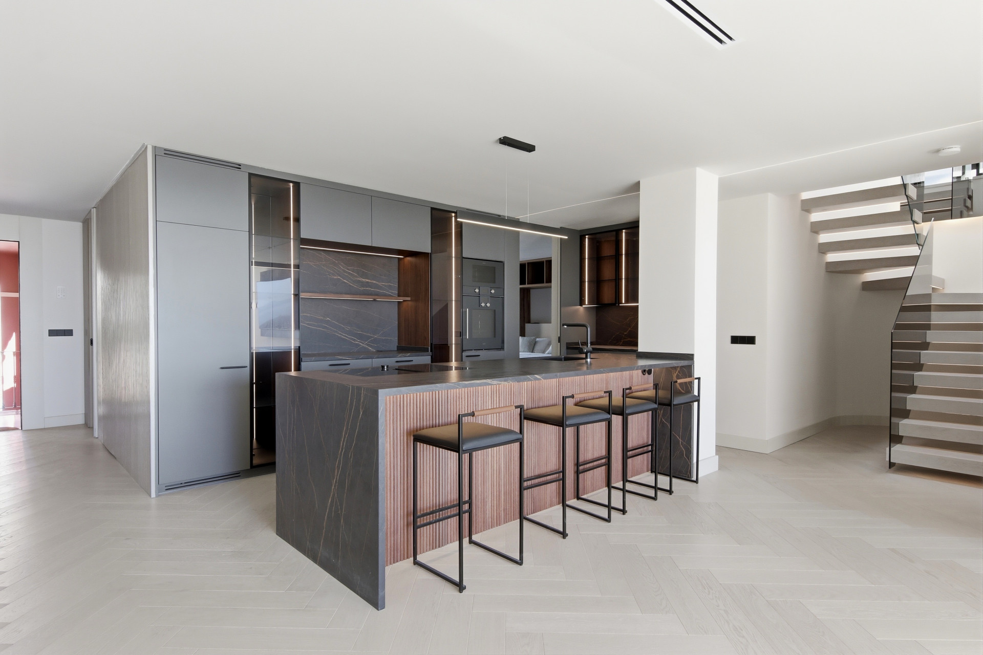 4 Bedroom Penthouse in Benahavís - Photo 4