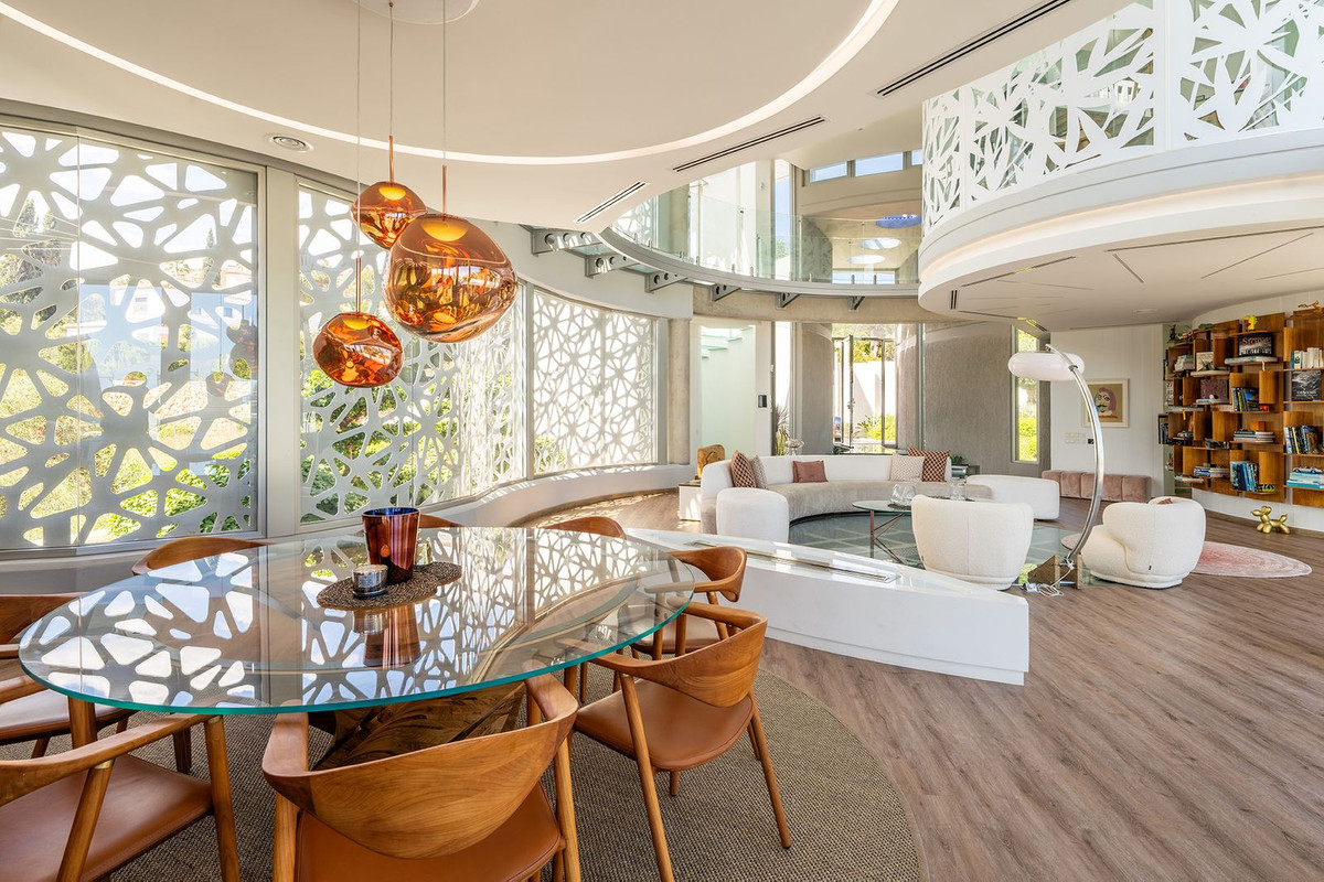 6 Bedroom Villa in Estepona - Photo 8