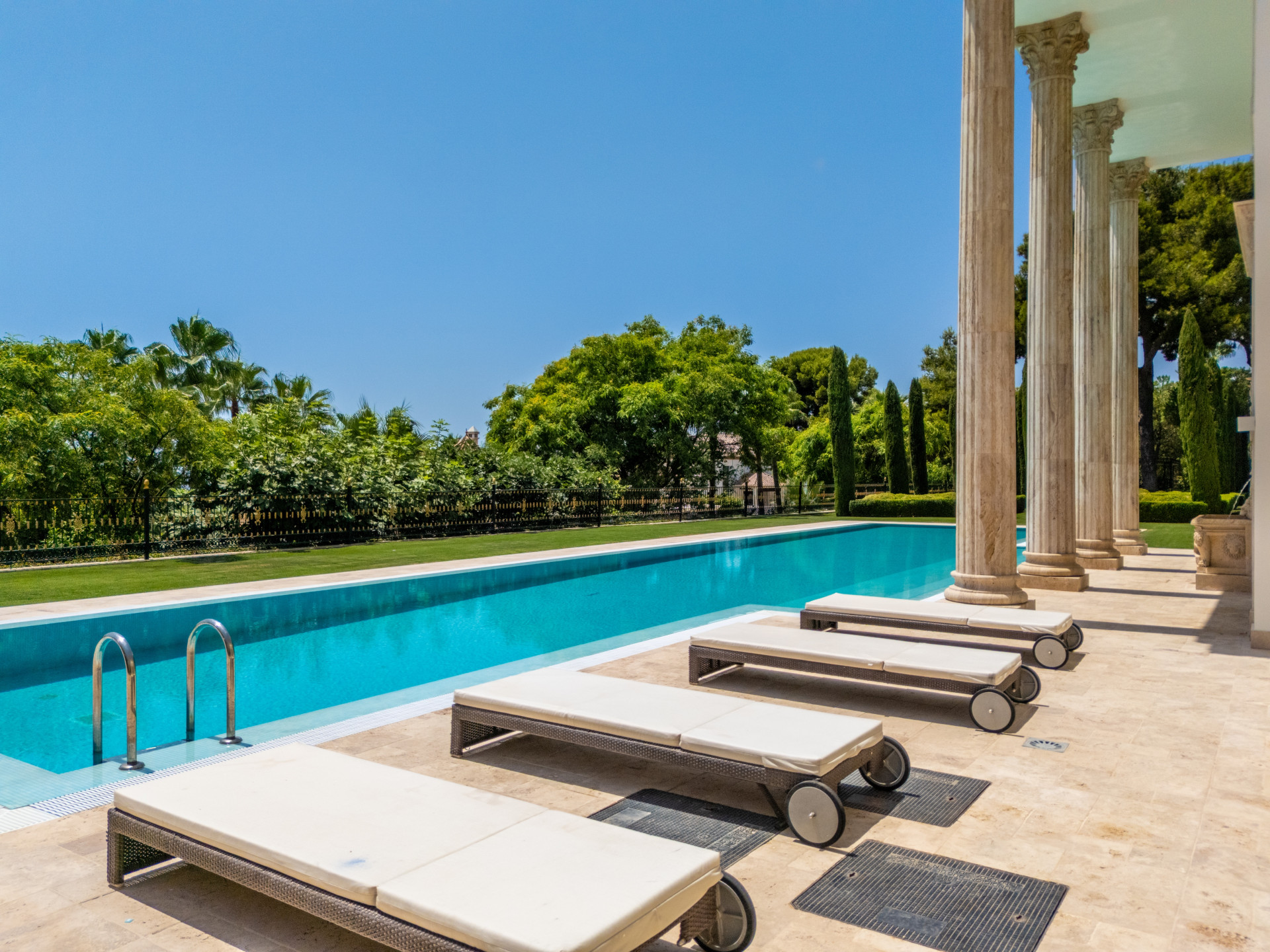 10 Bedroom Villa in Marbella - Photo 17