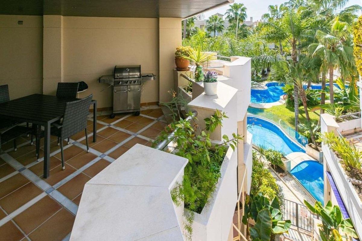 2 Bedroom Apartment in Marbella - Photo 26