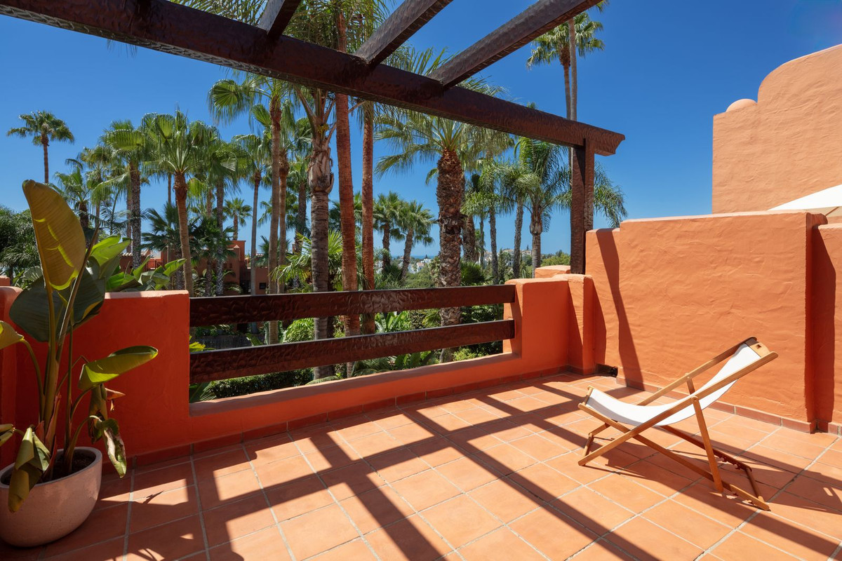 4 Bedroom Townhouse in Marbella - Photo 5