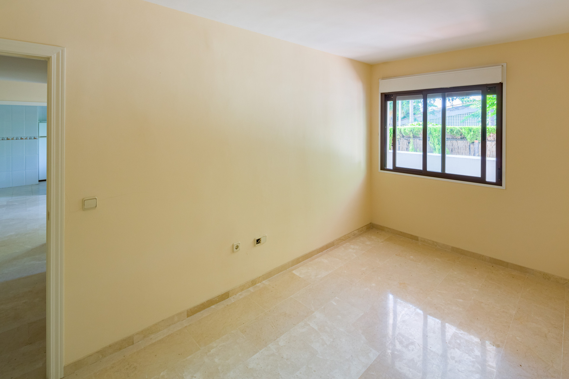 5 Bedroom Apartment in Estepona - Photo 8