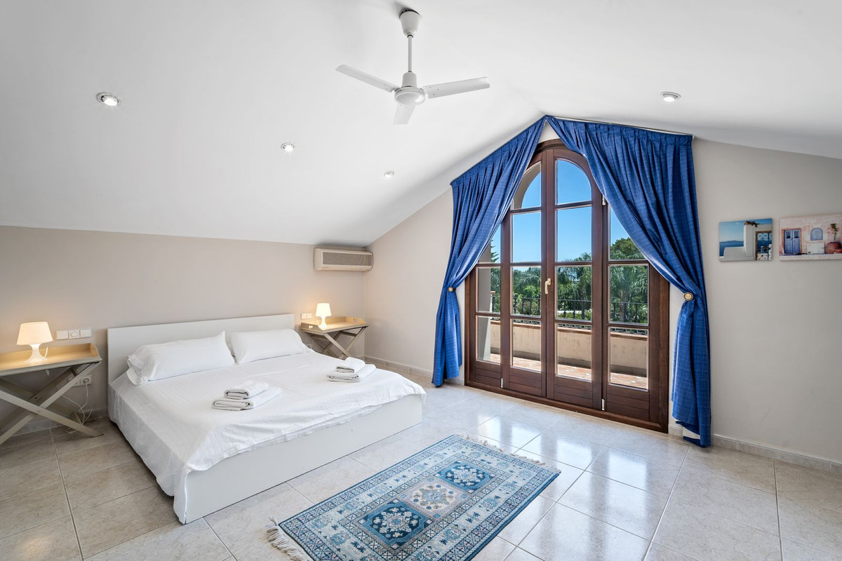9 Bedroom Villa in Estepona - Photo 6