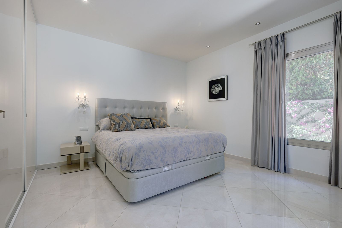 5 Bedroom Villa in Sotogrande - Photo 40