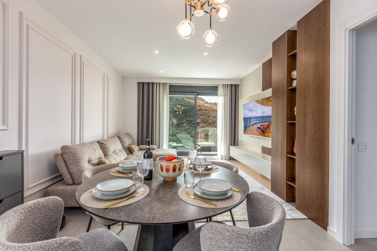 2 Bedroom Apartment in Fuengirola - Photo 9