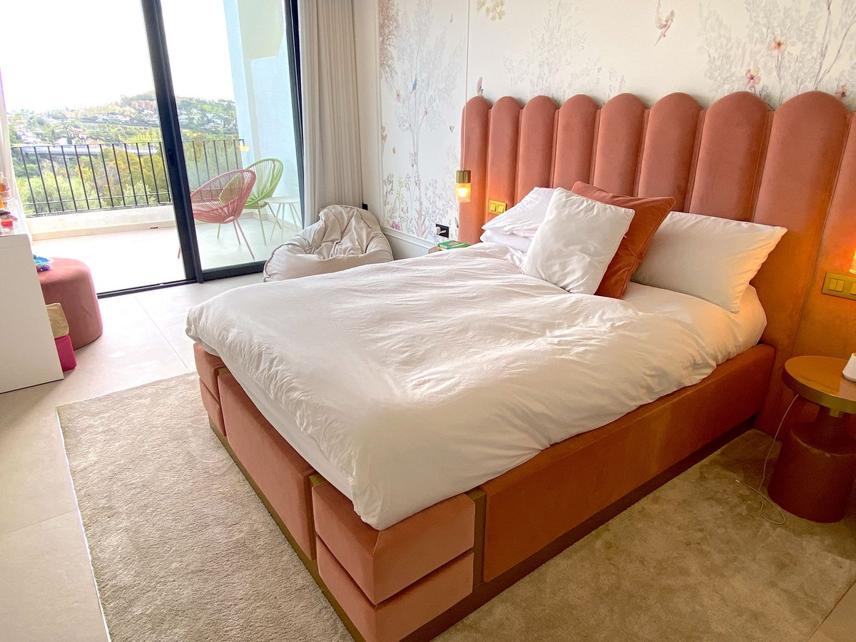 4 Bedroom Townhouse in Benahavís - Photo 34