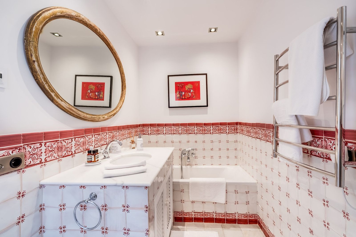2 Bedroom Apartment in Benahavís - Foto 10