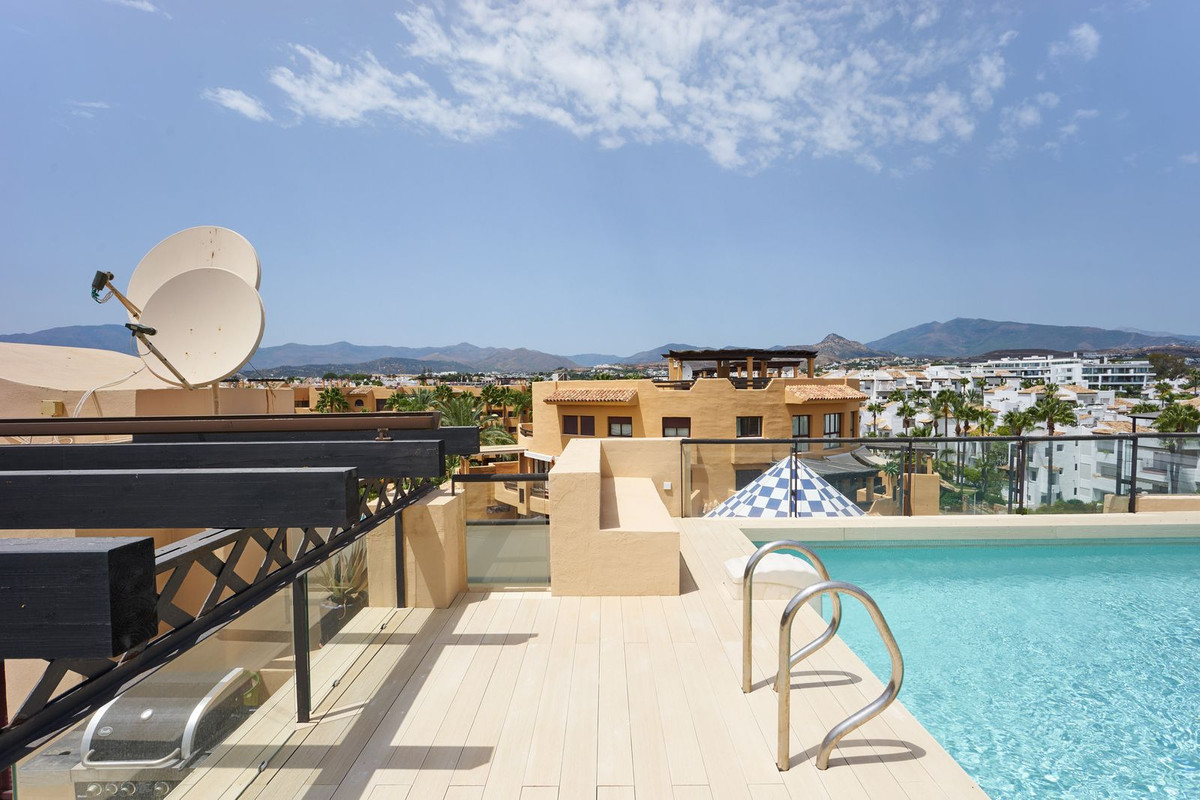 3 Bedroom Penthouse in Estepona - Photo 46