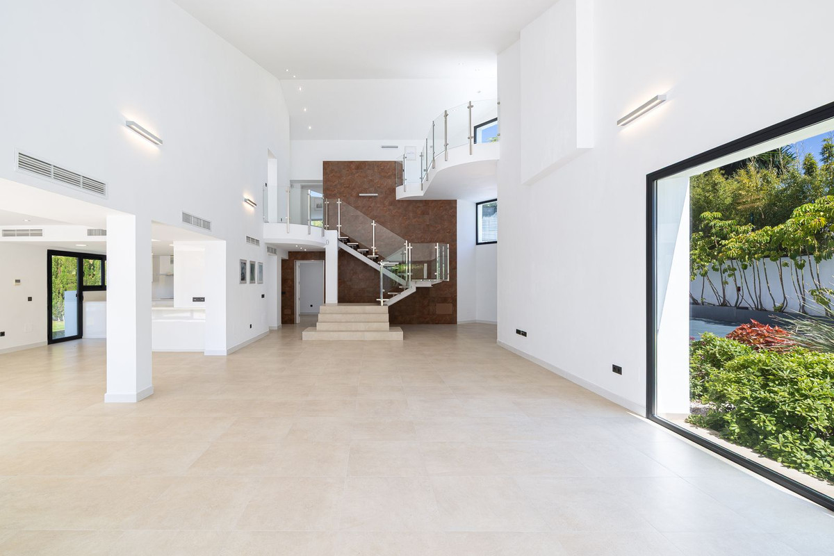 4 Bedroom Villa in San Pedro de Alcántara - Photo 13