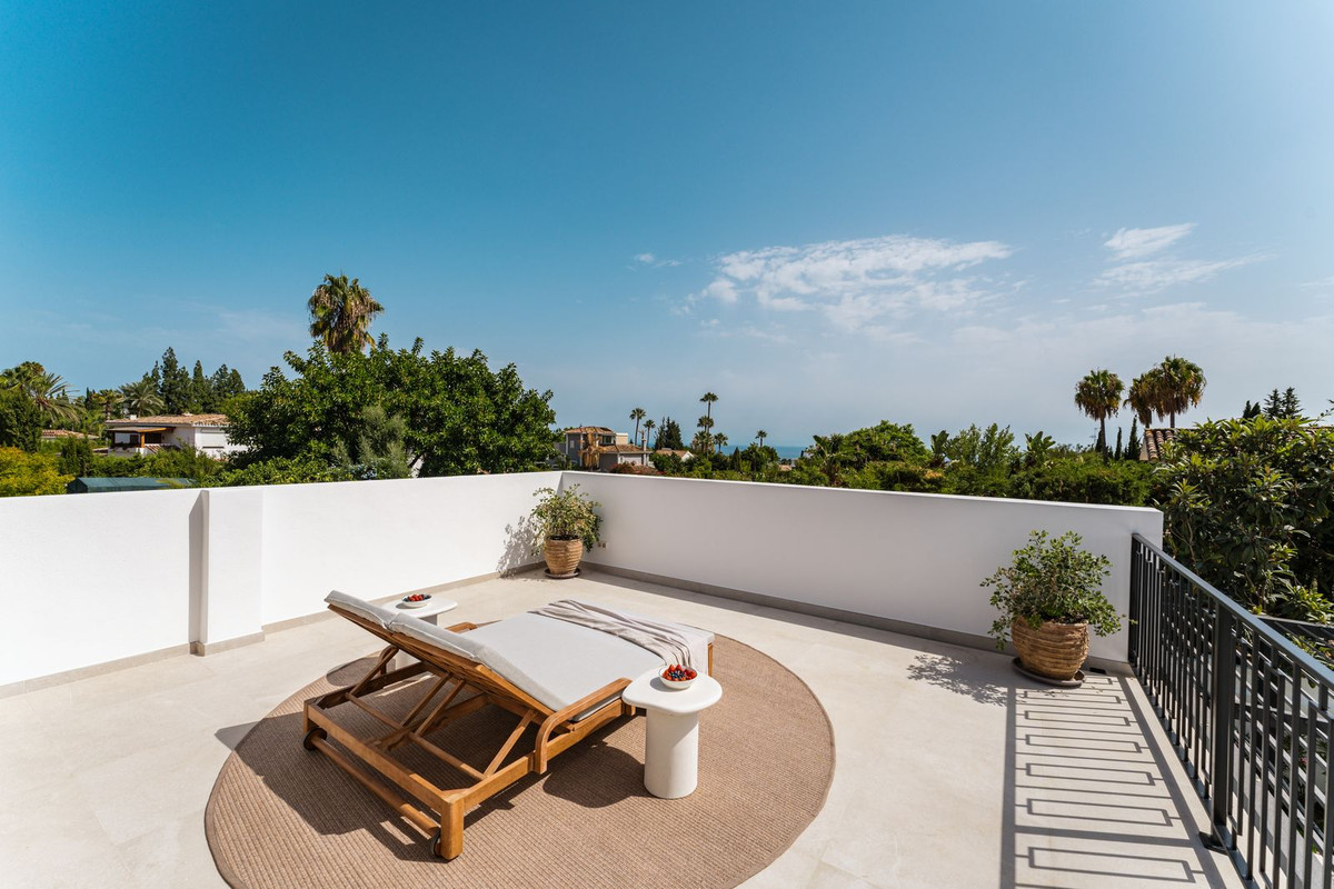 4 Bedroom Villa in Marbella - Photo 24