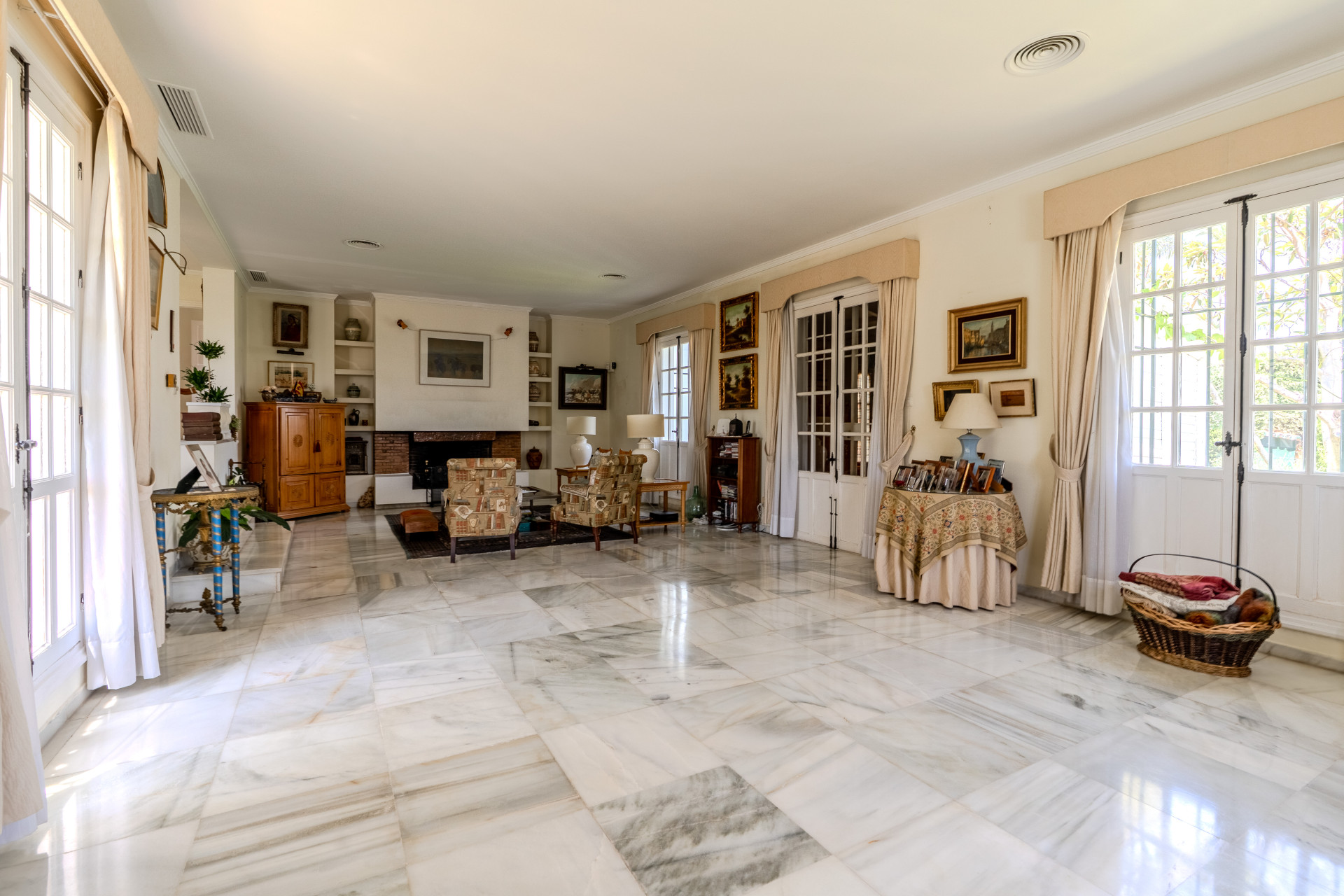 6 Bedroom Villa in Marbella - Photo 13