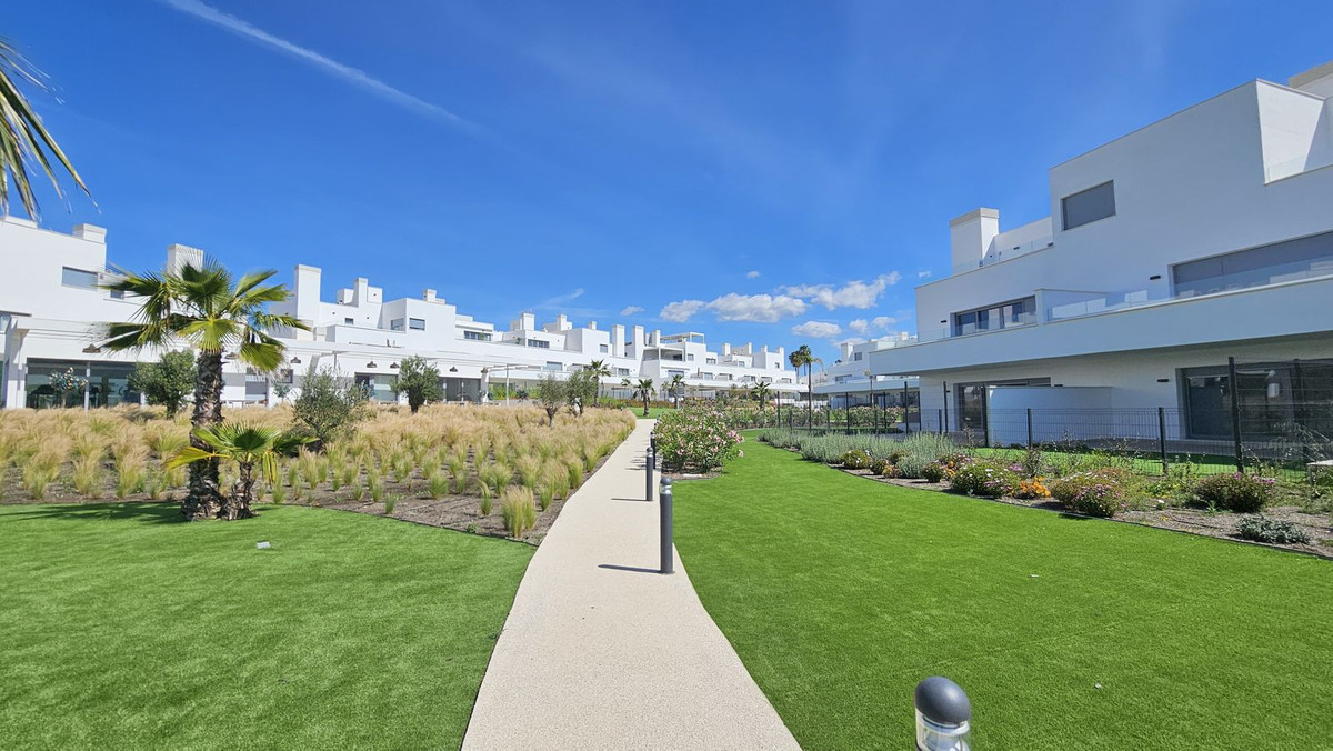 2 Bedroom Apartment in Estepona - Photo 62