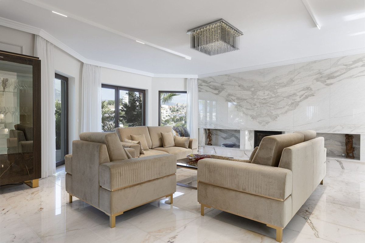 6 Bedroom Villa in Mijas - Photo 18
