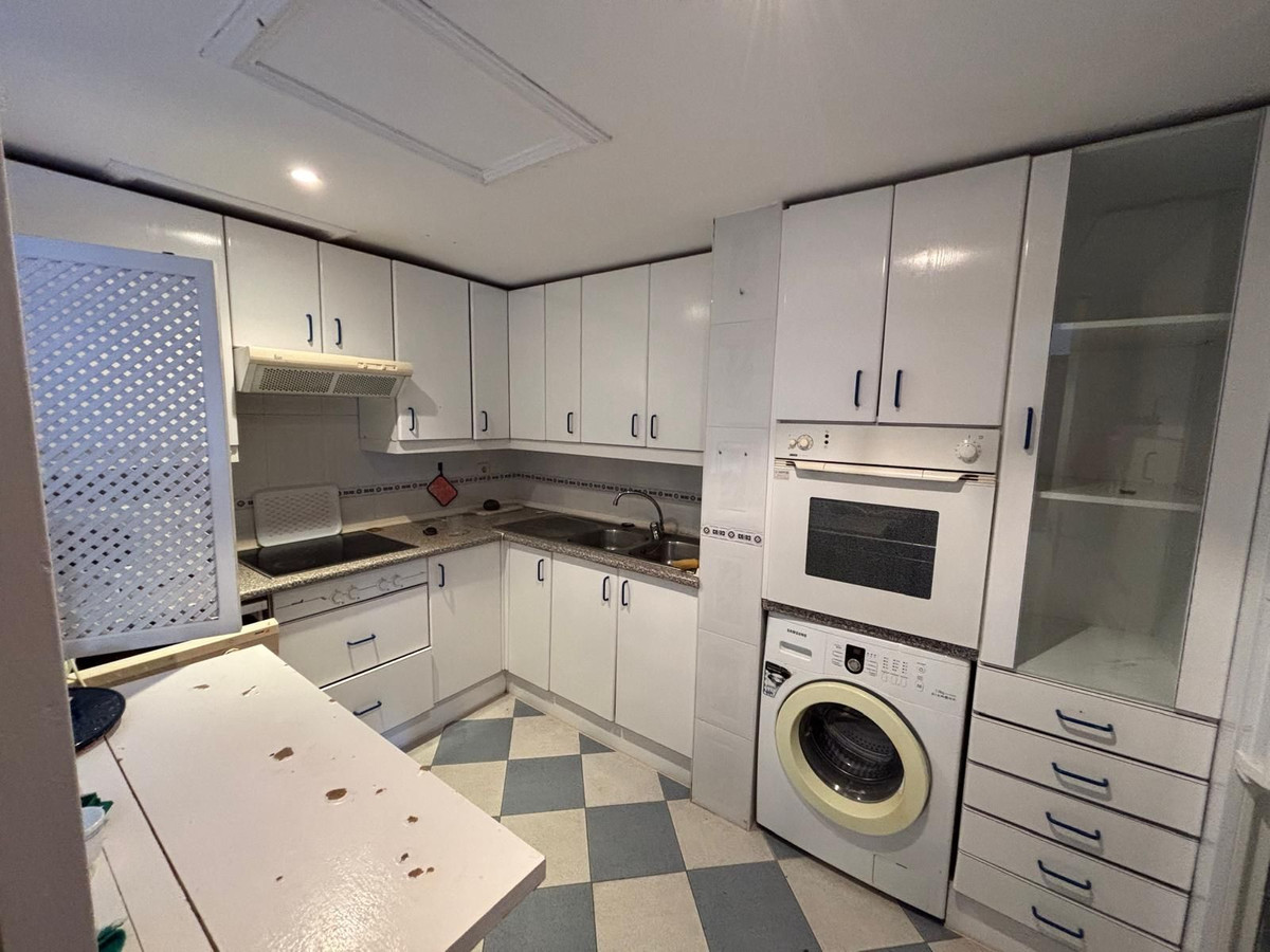 3 Bedroom Apartment in Marbella - Photo 18