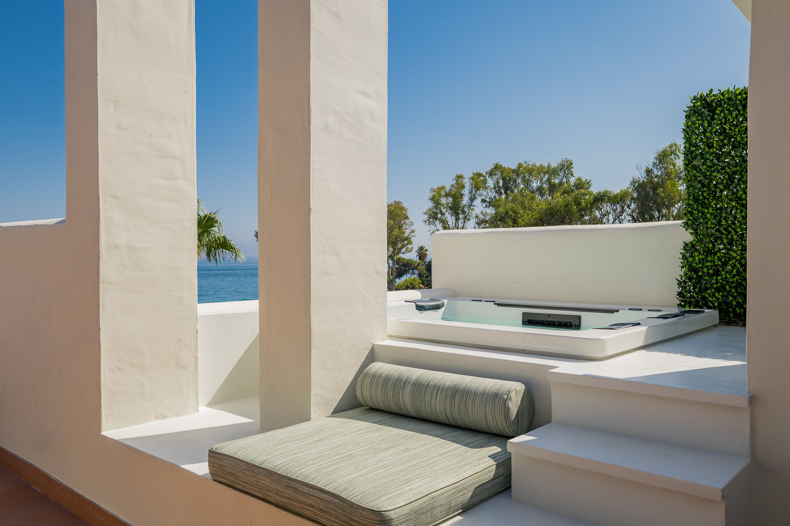 3 Bedroom Penthouse in Estepona - Photo 15