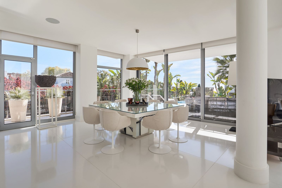 4 Bedroom Villa in Marbella - Photo 14