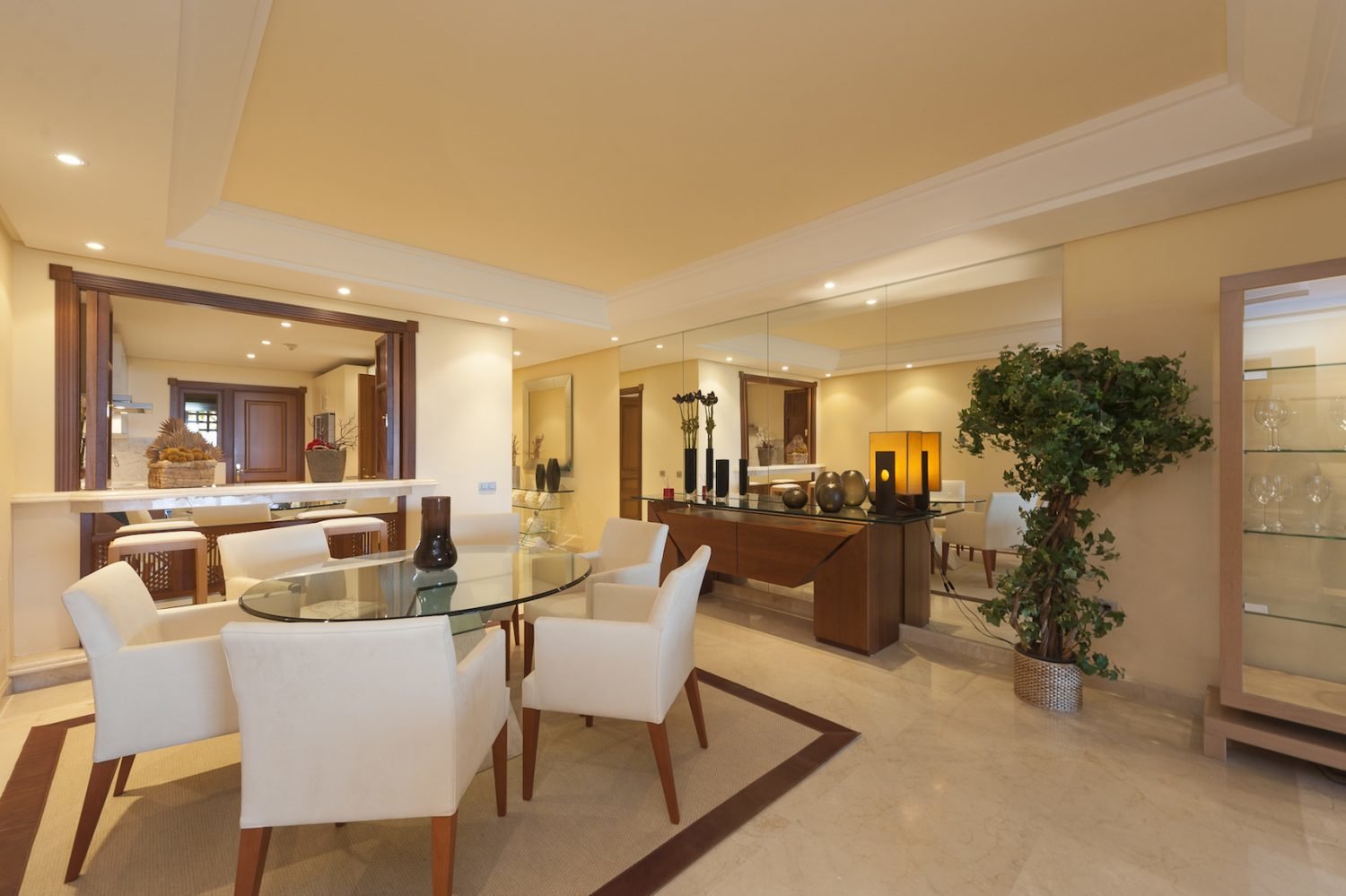 2 Bedroom Apartment in Marbella - Photo 13