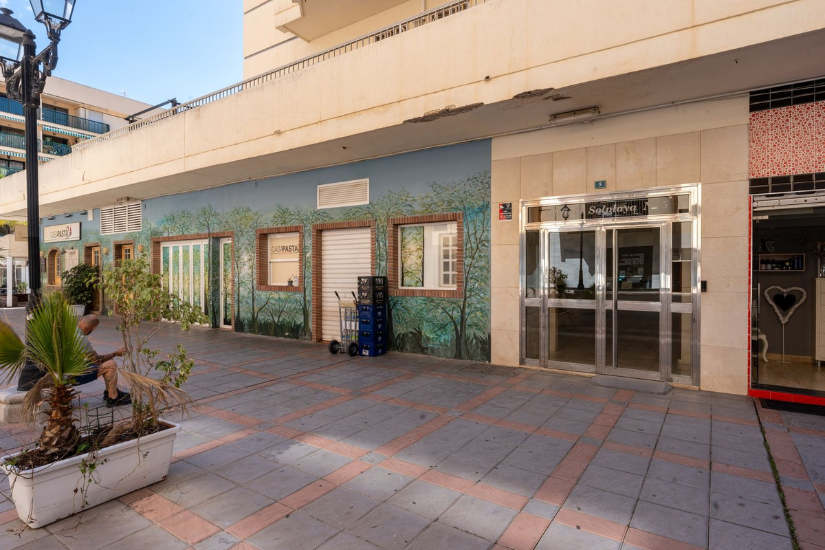 2 Bedroom Apartment in Fuengirola - Photo 28