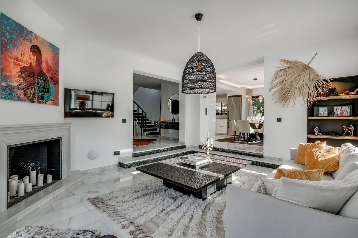 5 Bedroom Villa in Marbella - Photo 7