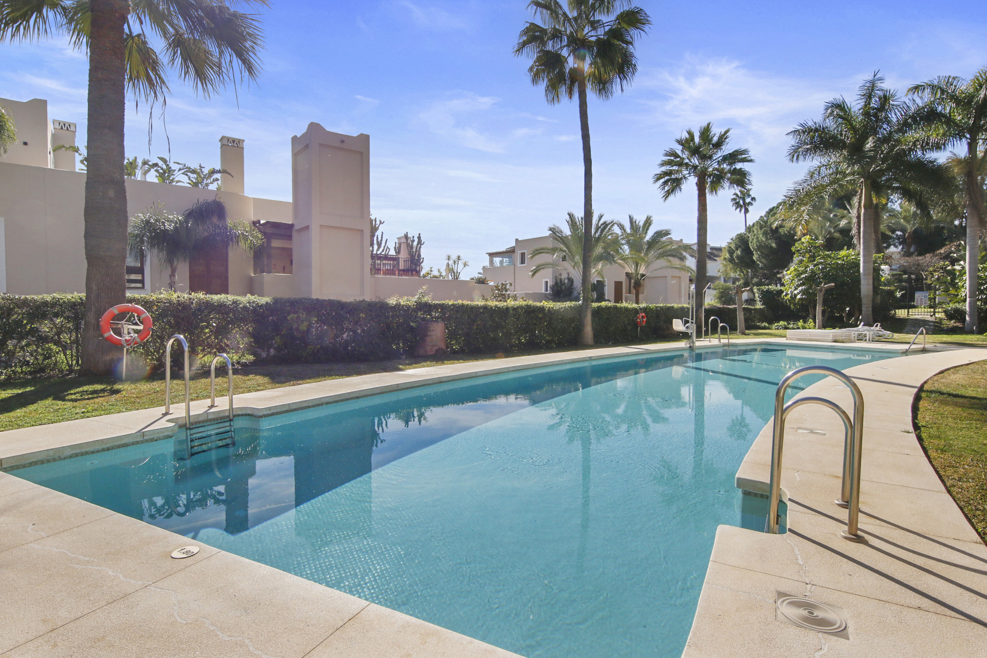 3 Bedroom Apartment in Estepona - Photo 4