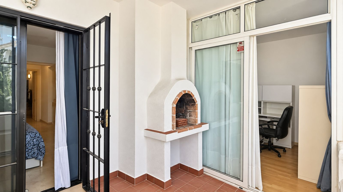 2 Bedroom Apartment in Mijas - Photo 10