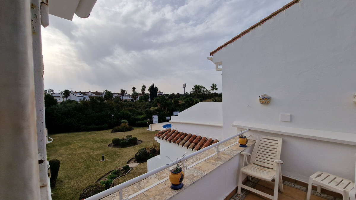 2 Bedroom Apartment in Estepona - Photo 7