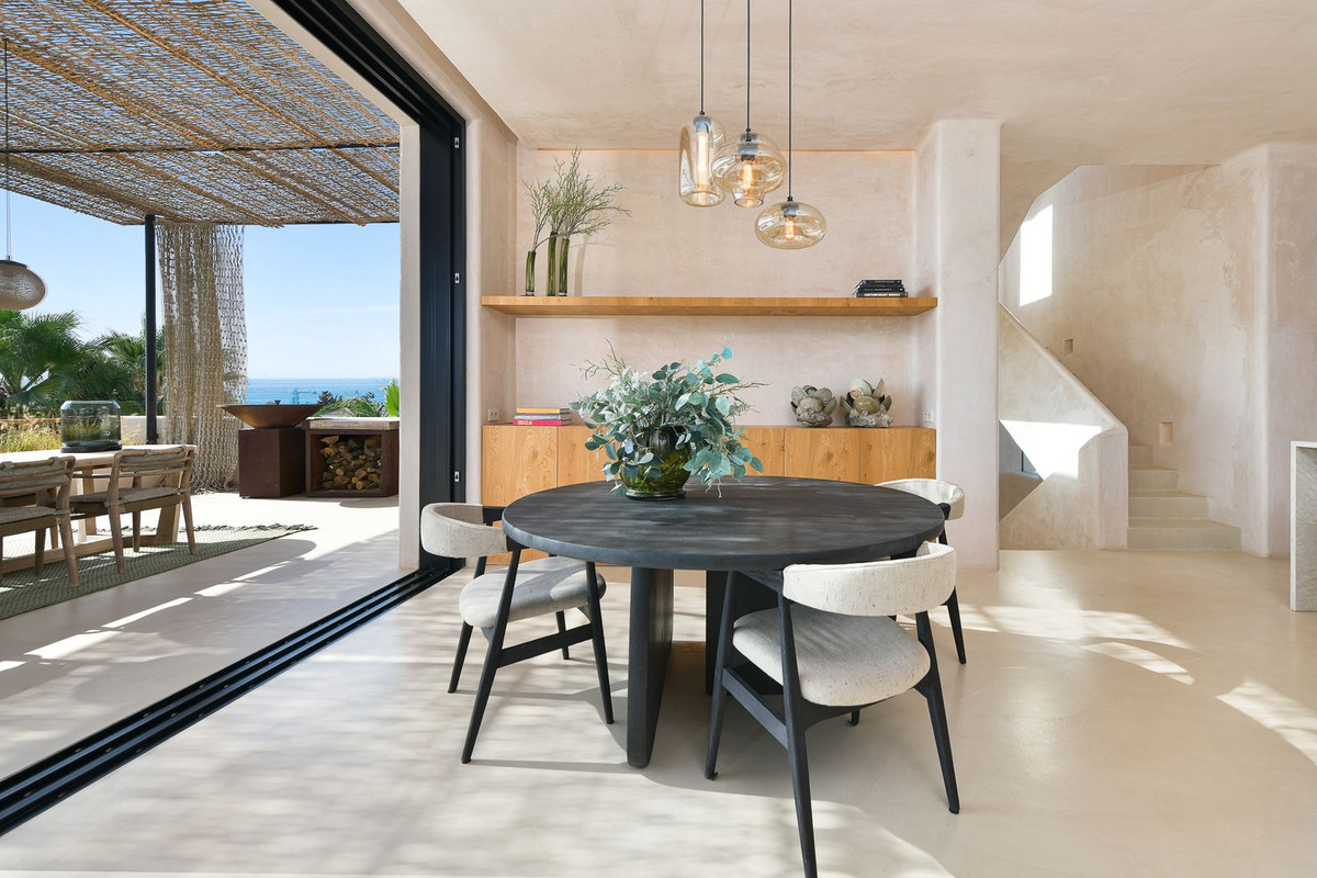 4 Bedroom Villa in Marbella - Photo 10