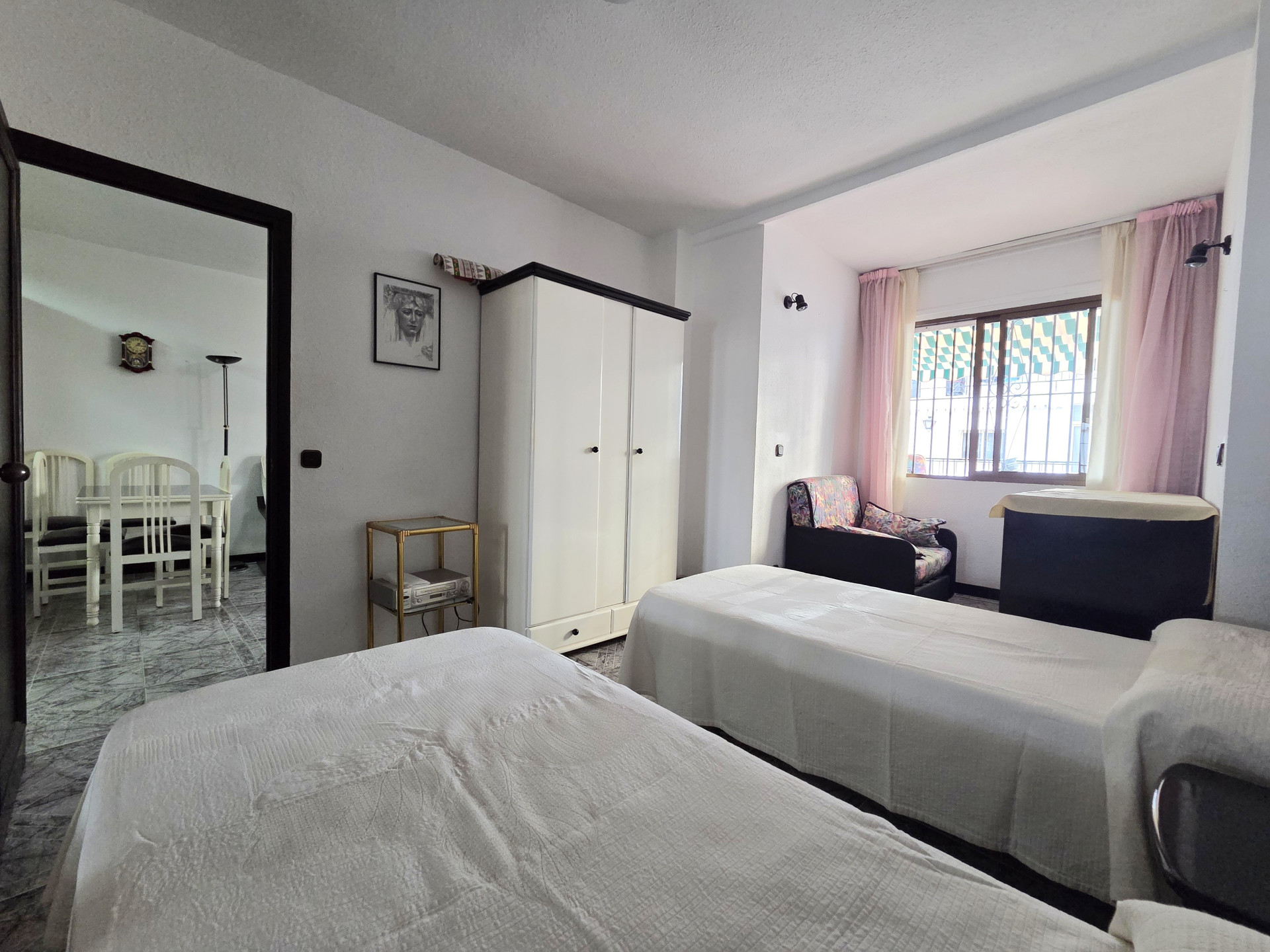1 Bedroom Apartment in Marbella - Photo 6