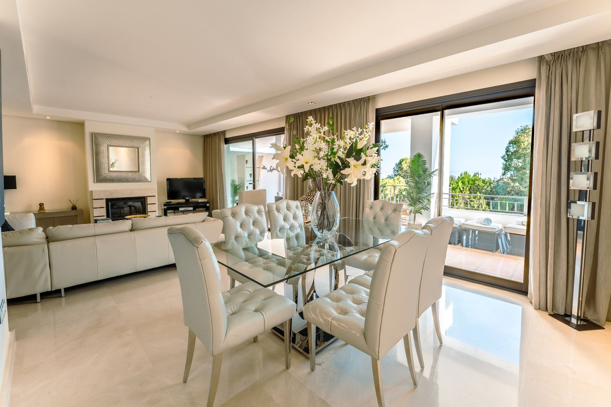 3 Bedroom Apartment in Benahavís - Photo 12