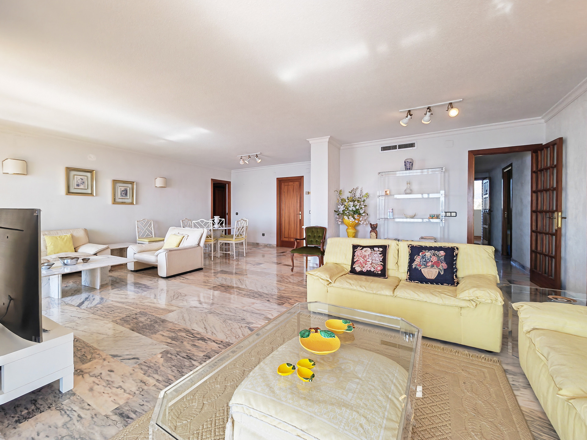 5 Bedroom Apartment in Fuengirola - Photo 8