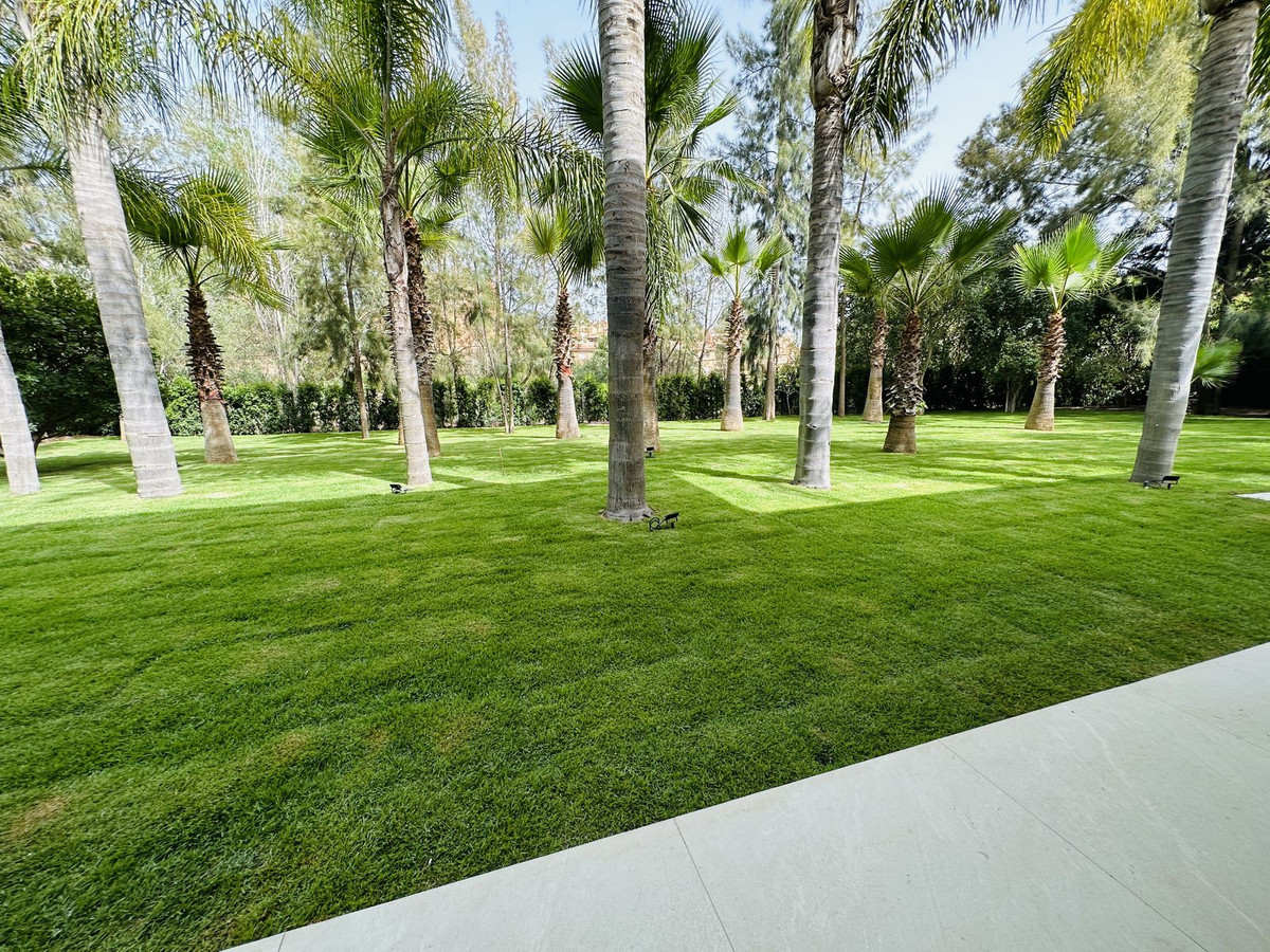 5 Bedroom Villa in Marbella - Photo 26