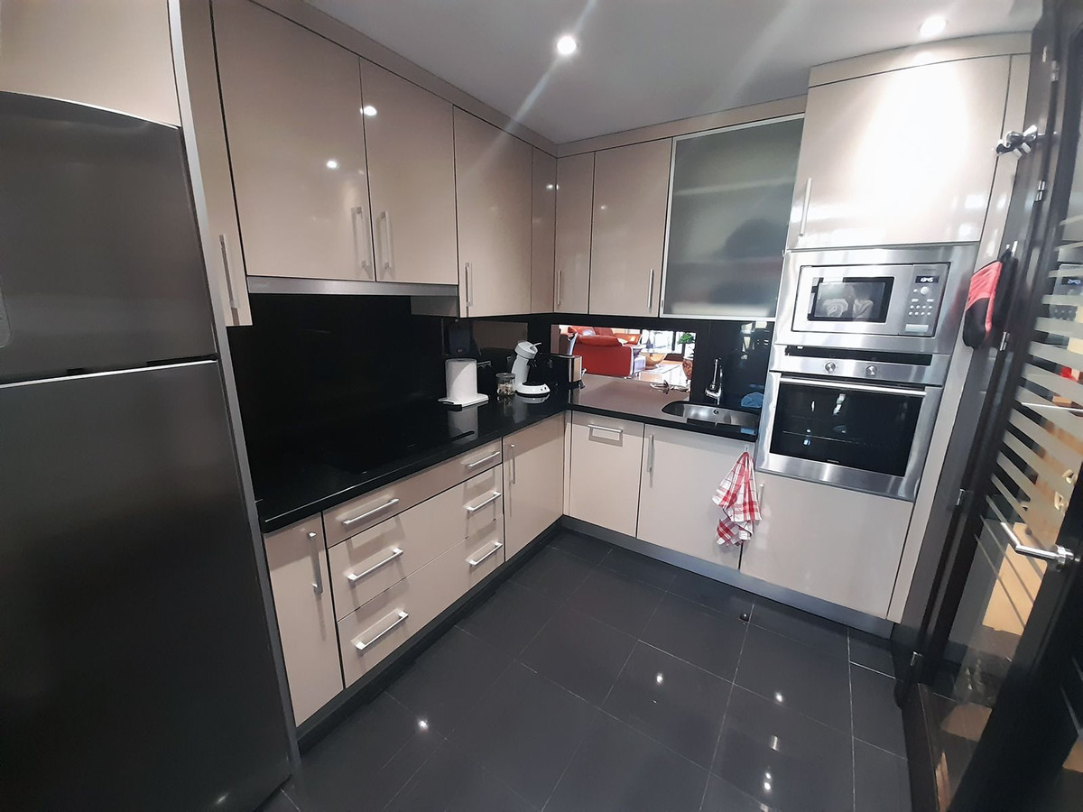 2 Bedroom Apartment in Estepona - Photo 22