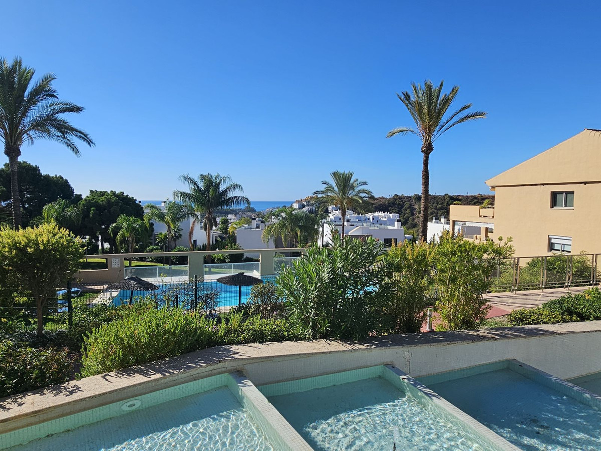 2 Bedroom Penthouse in Estepona - Photo 5