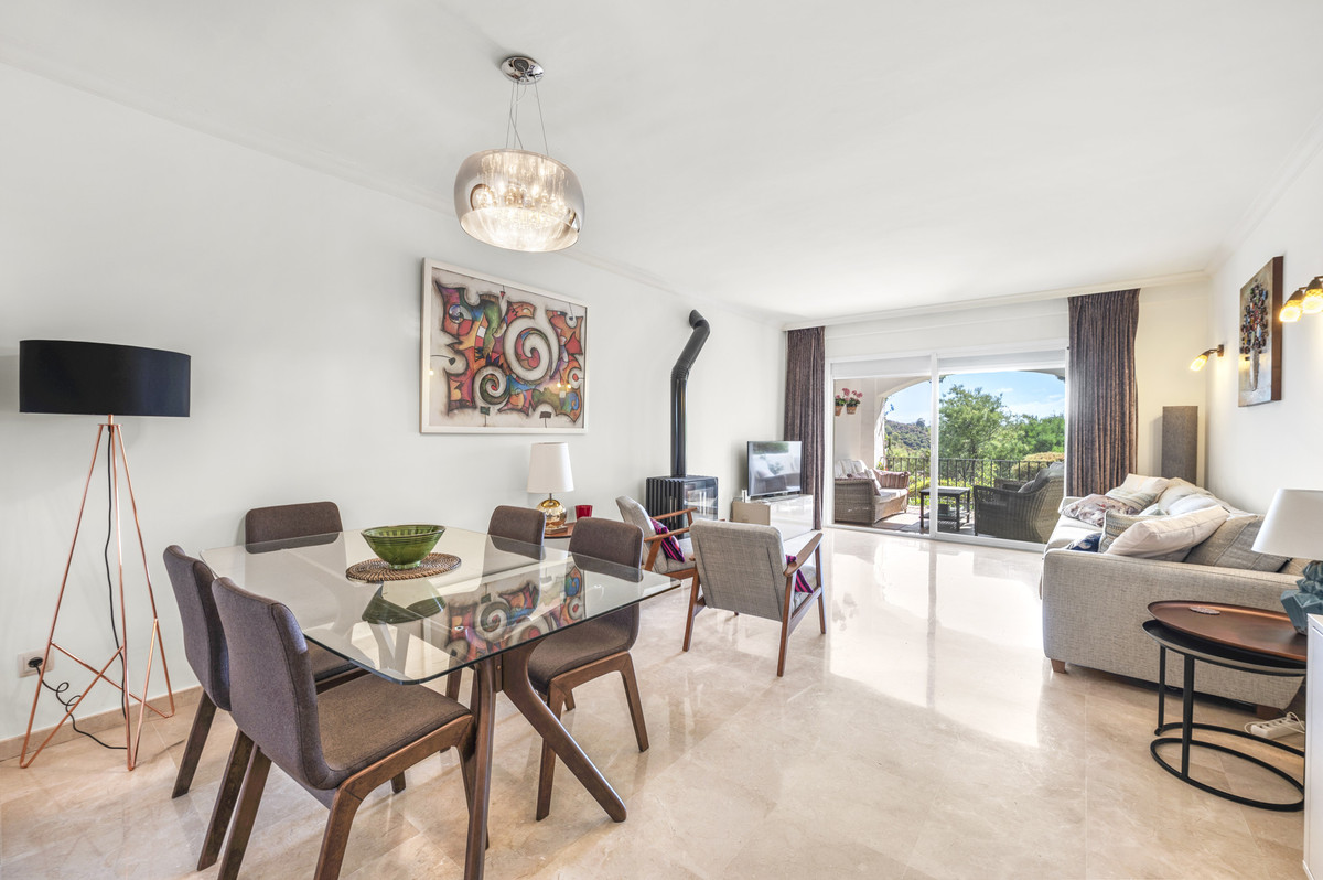 3 Bedroom Apartment in Benahavís - Photo 6