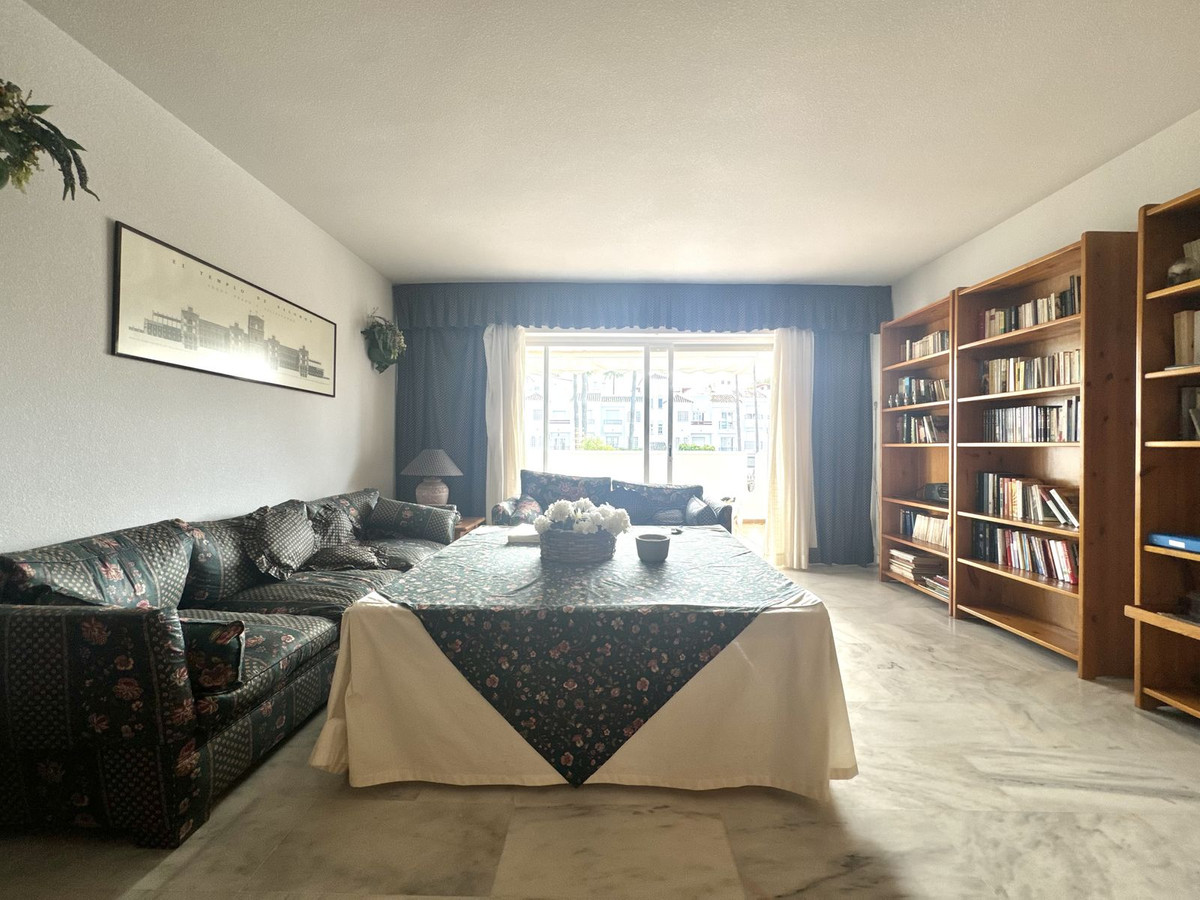 3 Bedroom Apartment in Estepona - Photo 15