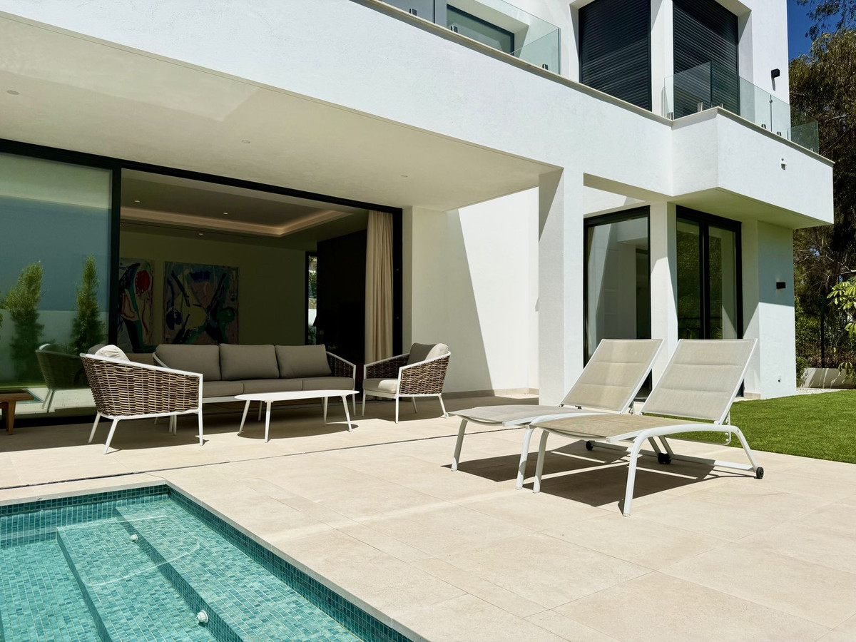 6 Bedroom Villa in Estepona - Photo 9
