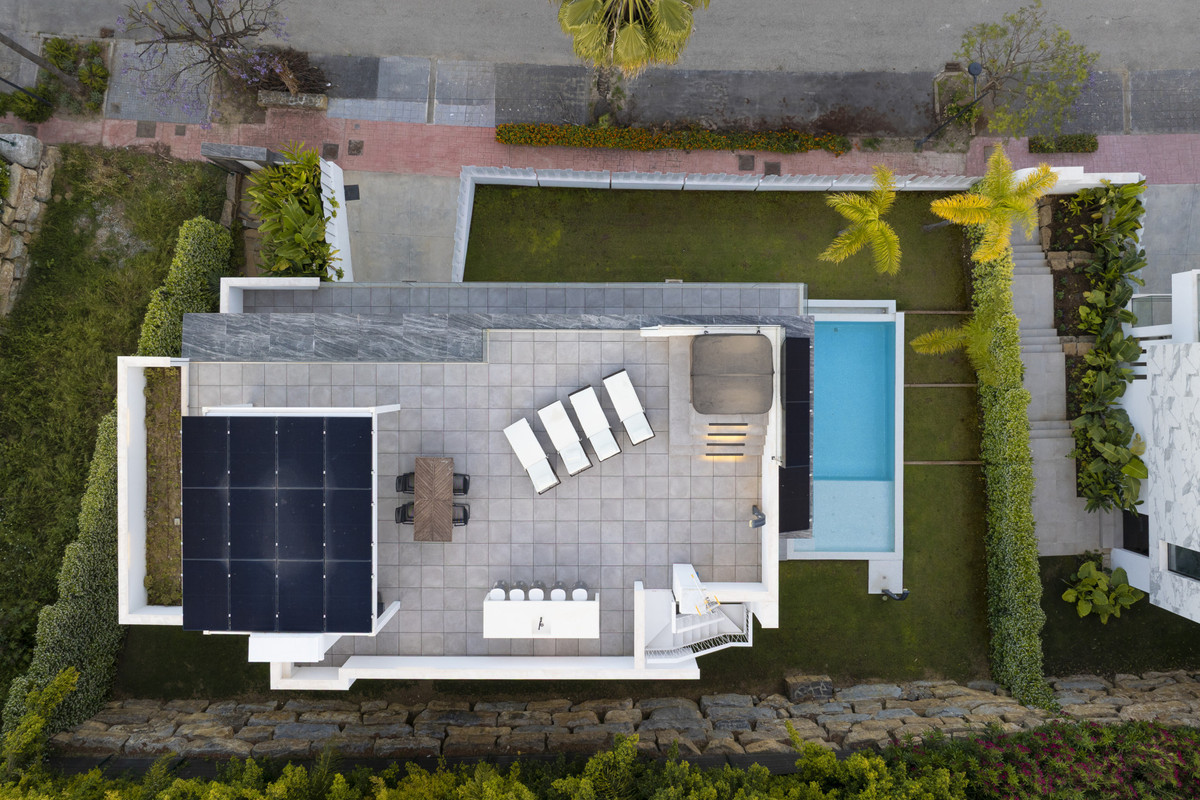 4 Bedroom Villa in Estepona - Photo 5