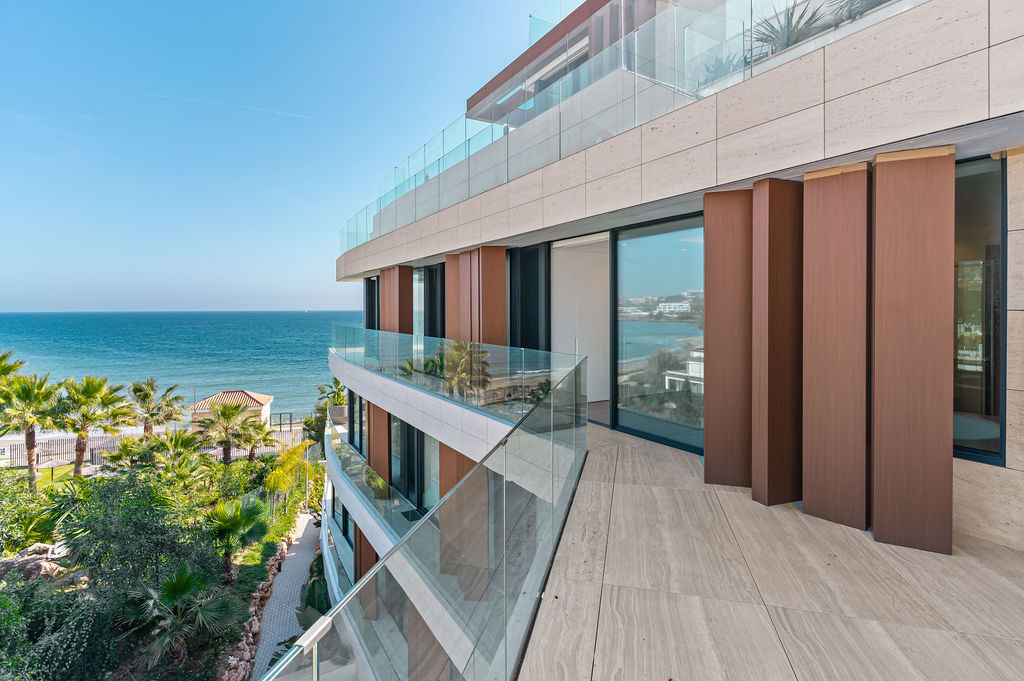 4 Bedroom Penthouse in Estepona - Photo 34
