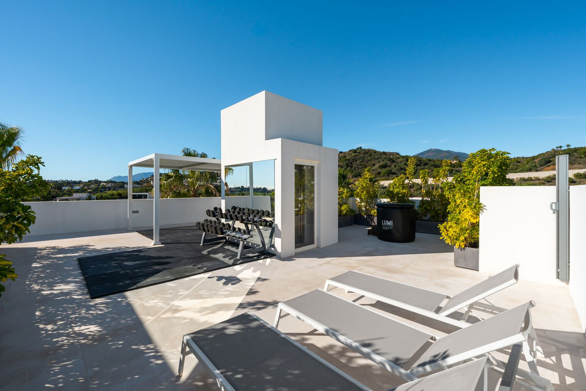 6 Bedroom Villa in Marbella - Photo 18
