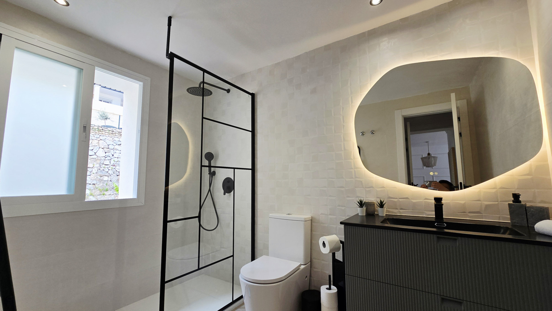 3 Bedroom Apartment in Benahavís - Photo 17