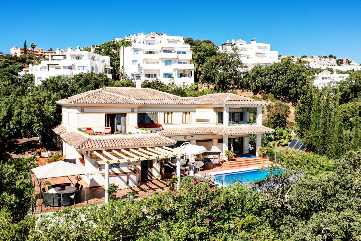 6 Bedroom Villa in Marbella - Photo 4