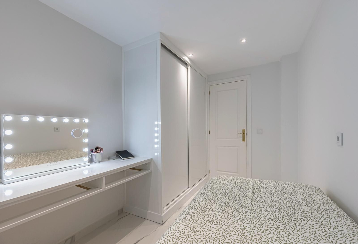 3 Bedroom Apartment in Marbella - Photo 15