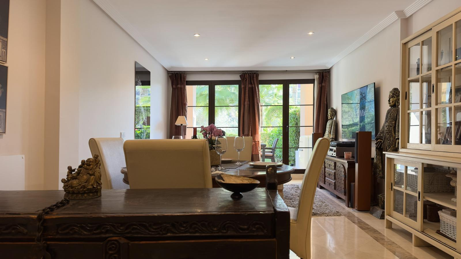 3 Bedroom Apartment in Benahavís - Photo 3