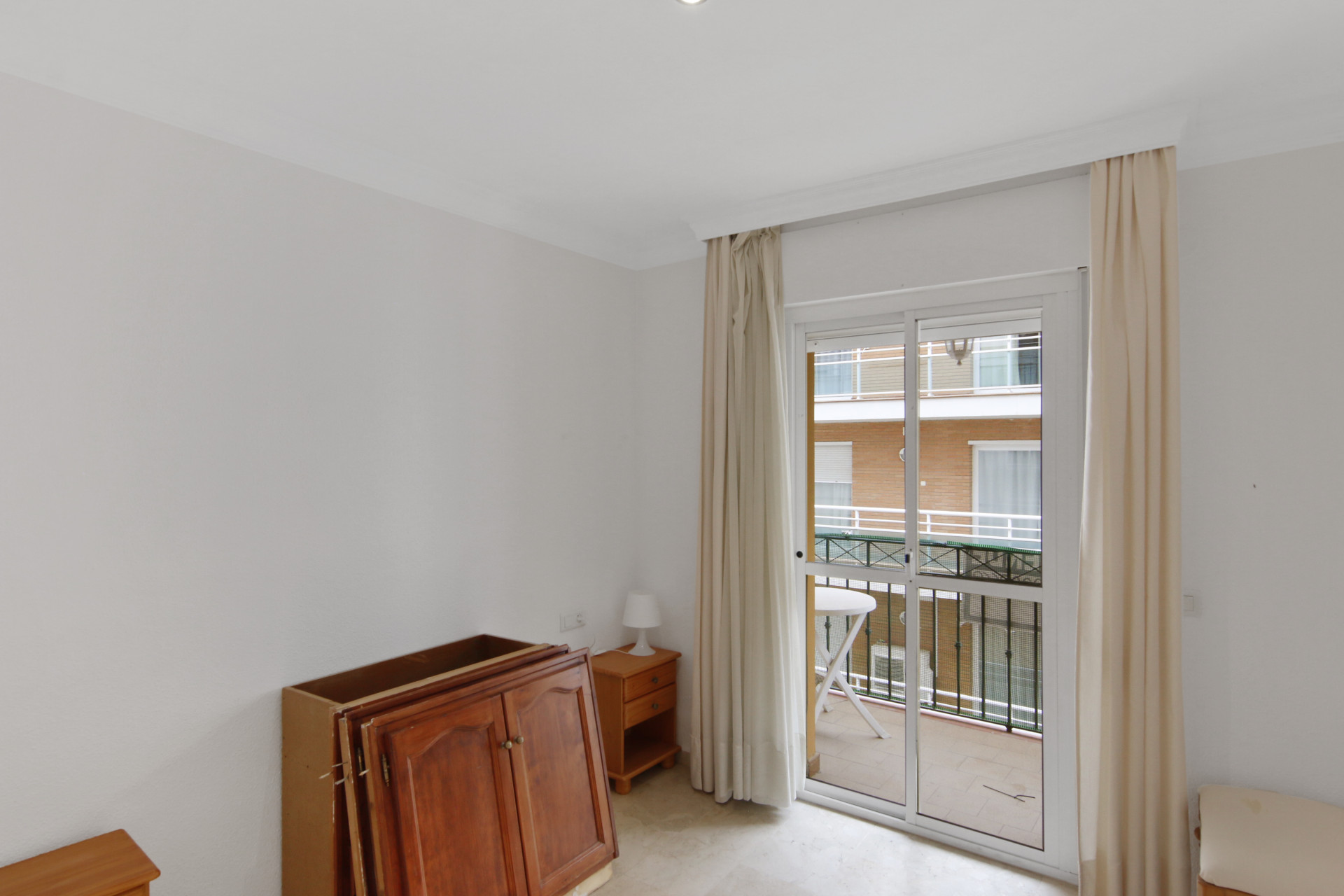 2 Bedroom Apartment in Estepona - Photo 8