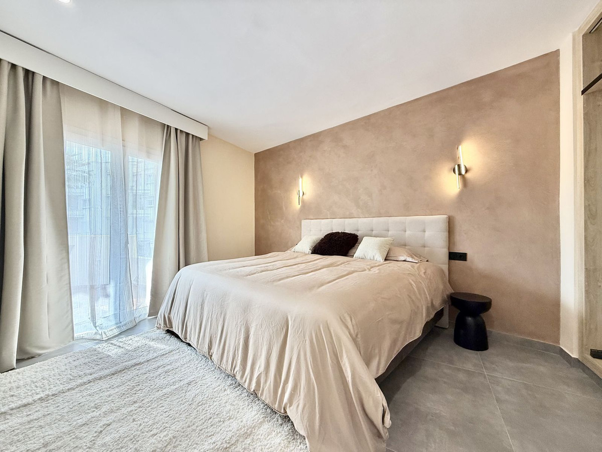 1 Bedroom Apartment in Marbella - Photo 12