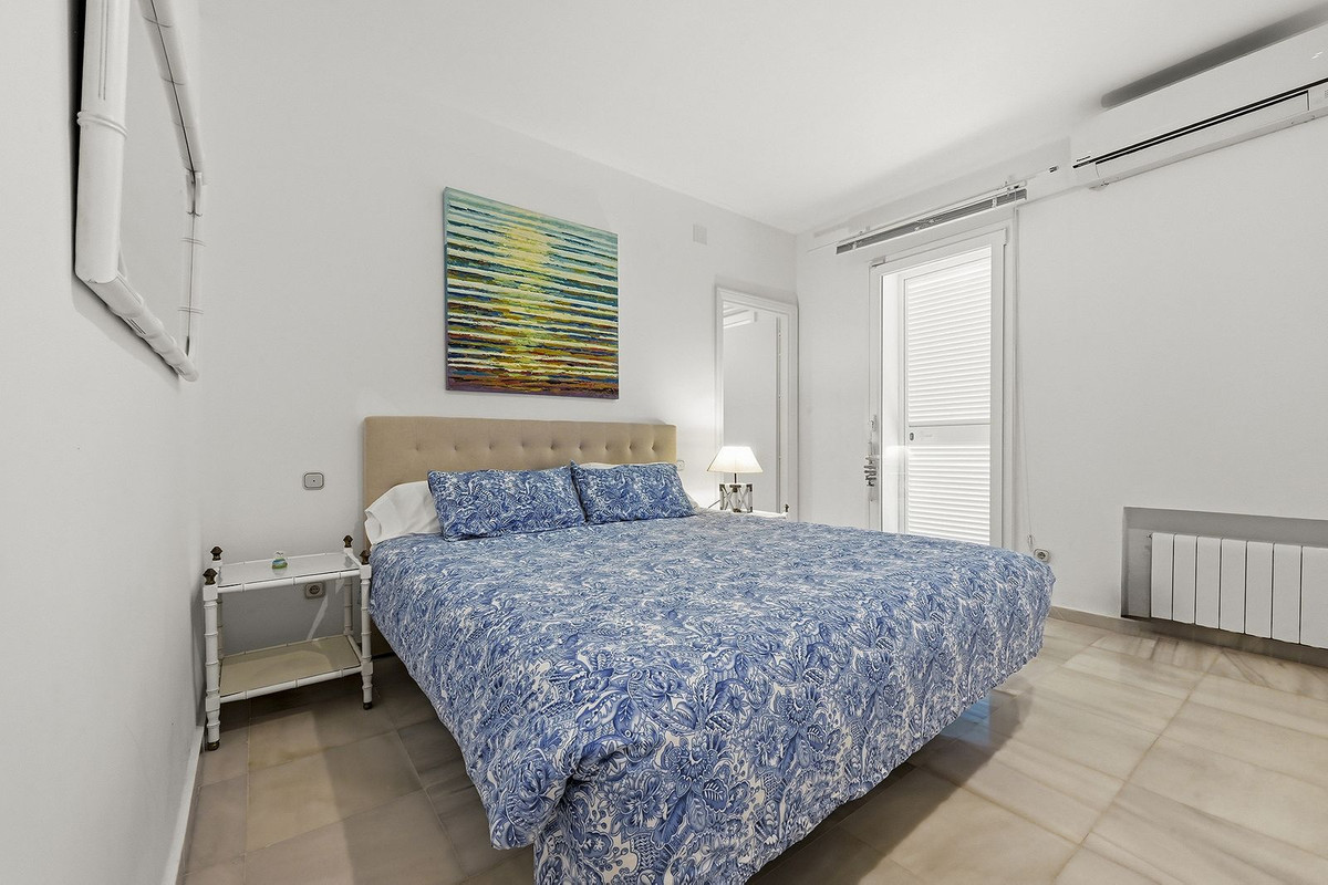 7 Bedroom Villa in Marbella - Photo 8