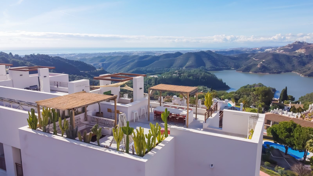 3 Bedroom Penthouse in Istán - Photo 9